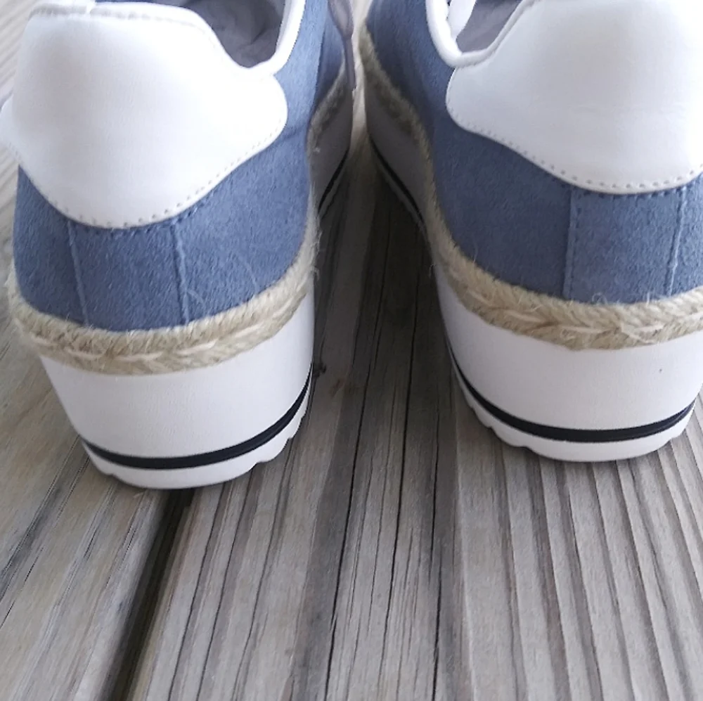 NWOT Steve Madden Rule Platform Sneakers